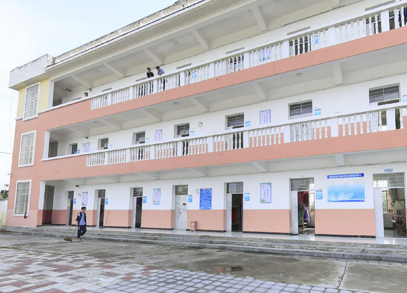 瑞丽市第二民族中学