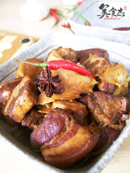  p data-id="gnbam925yy">竹笋红烧肉,外文名braised pork with