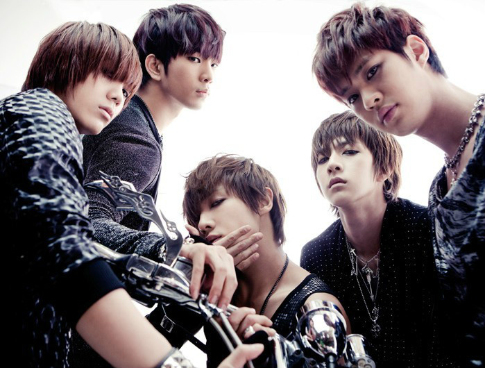  p>《y》是韩国组合mblaq发行的第二张mini专辑《y》的同名主打曲,于