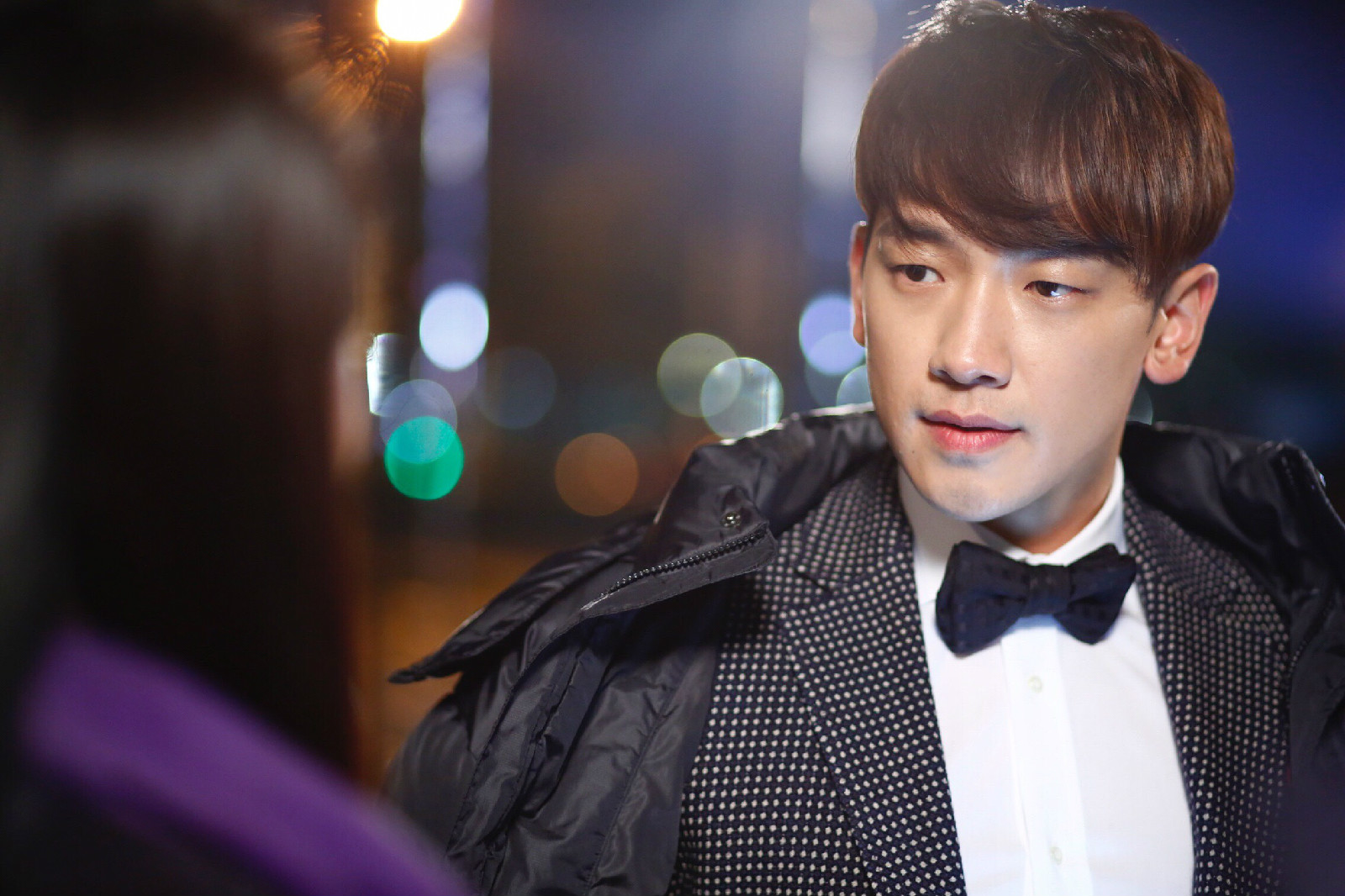  p>郑智薰(rain),1982年6月25日出生于韩国首尔,韩国流行男歌手,演员