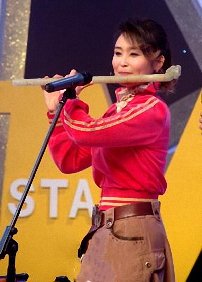  p>曾格格,原名曾昭斌,1969年5月4日出生于北京,满族,正黄旗,演奏家