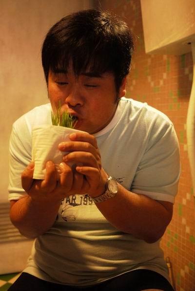  p>韦家雄(wi kar hung),香港无线电视演员,早年为亚洲电视演员.