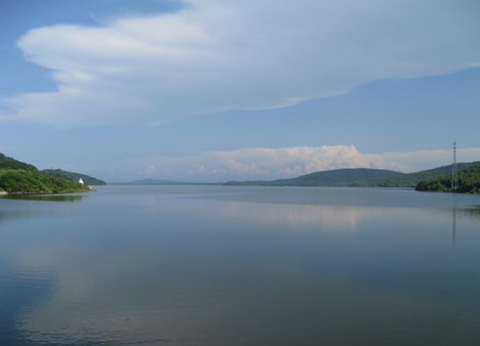 西泉眼水库是阿城的备用水源,环境优美,没有任何污染源.