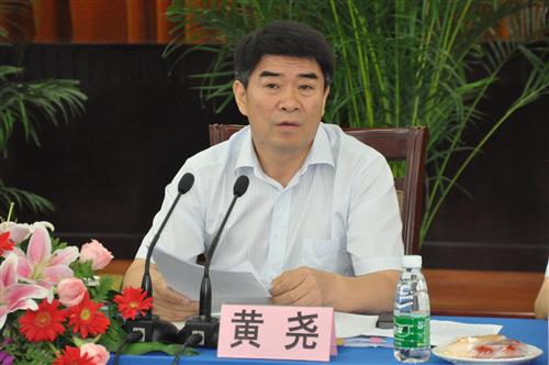 data-id="gnbpzy94pc">黄尧,男,1963年10月出生,曾任中共张家港市委