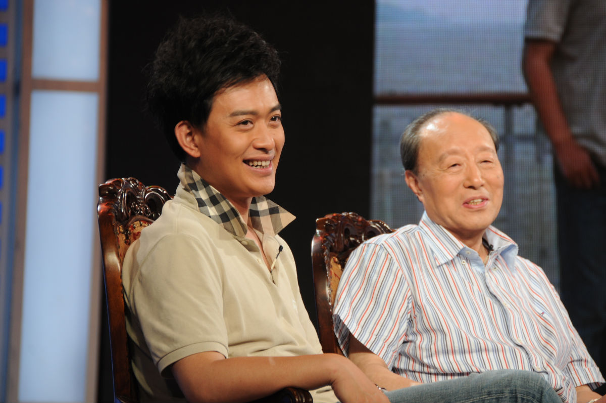 《背后的故事》是 a target="_blank" href="/item/湖南卫视/220836"