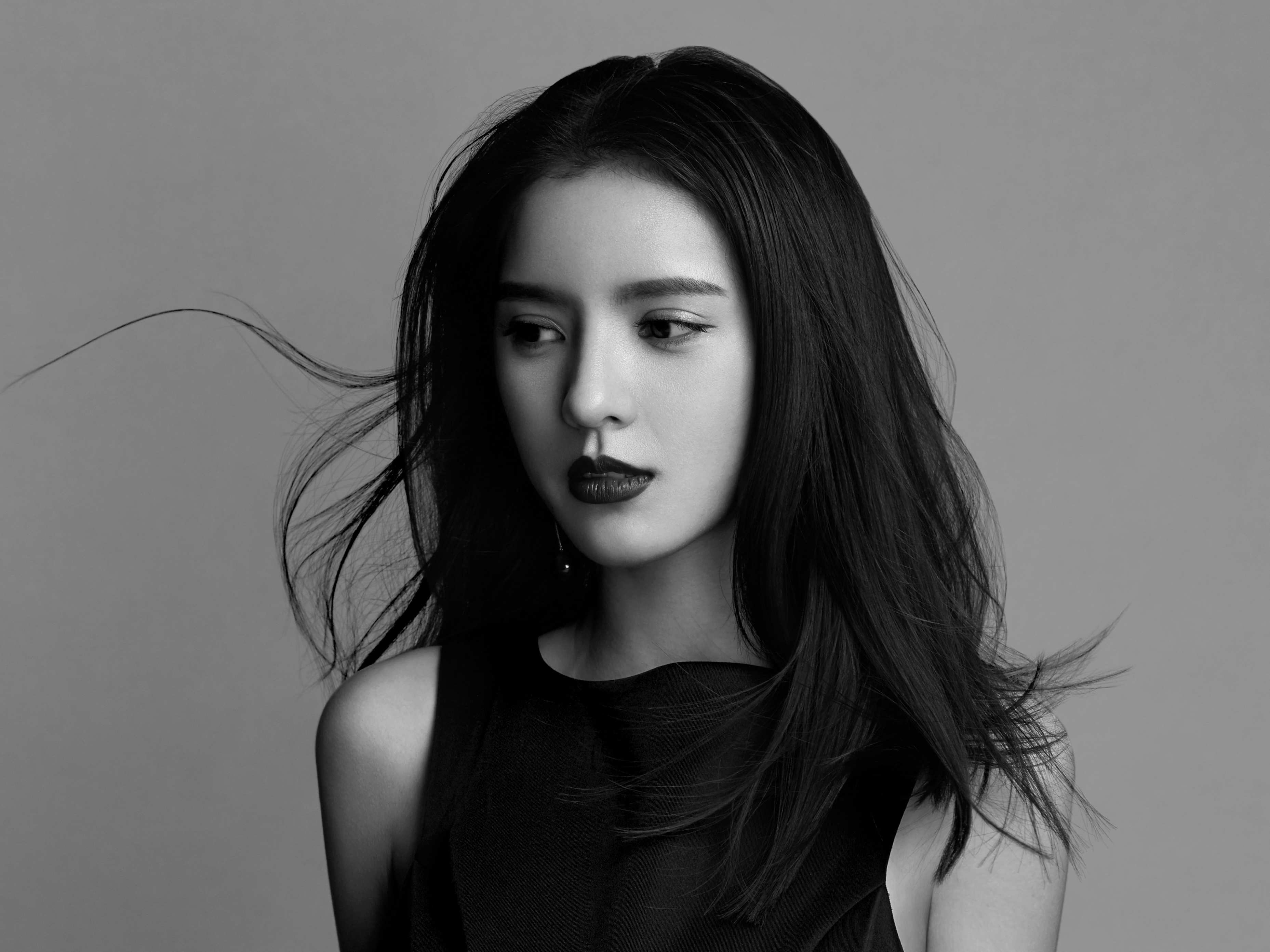  /p> p>2009年10月,张予曦在第7届瑞丽封面女孩大赛上,获得了总决赛