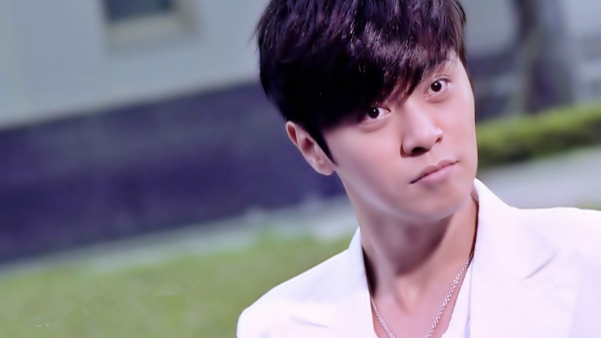  p>《爱不用去说》是一首流行歌曲,作词:张海宁,作曲:戴荃 ,演唱者是 