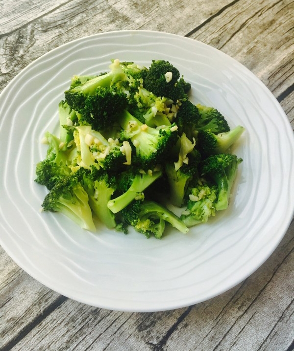 西蓝花素炒蒜蓉