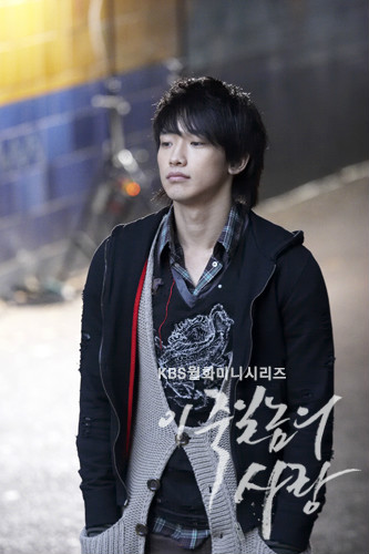  p>郑智薰(rain),1982年6月25日出生于韩国首尔,韩国流行男歌手,演员