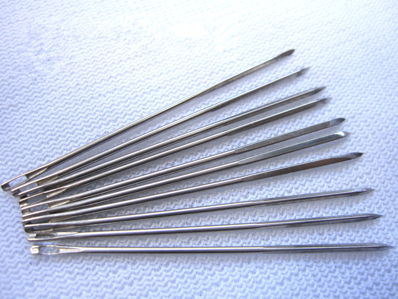  p>金属骨针是骨折复位时用其部分植入人体进行牵引或骨科手术时进行