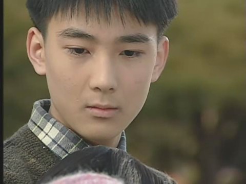  p>《玻璃鞋》是 a href="#">韩国sbs电视台 /a>于2002年3月2日首播的