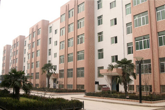  p>乾县二中是一所省级重点 a href="#" data-lemmaid="718775">中学 