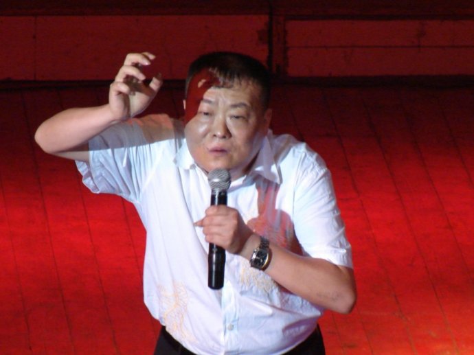  p data-id="gnwuknxiv7">湖南笑星碰碰胡,原名胡建林,中国影视演员.