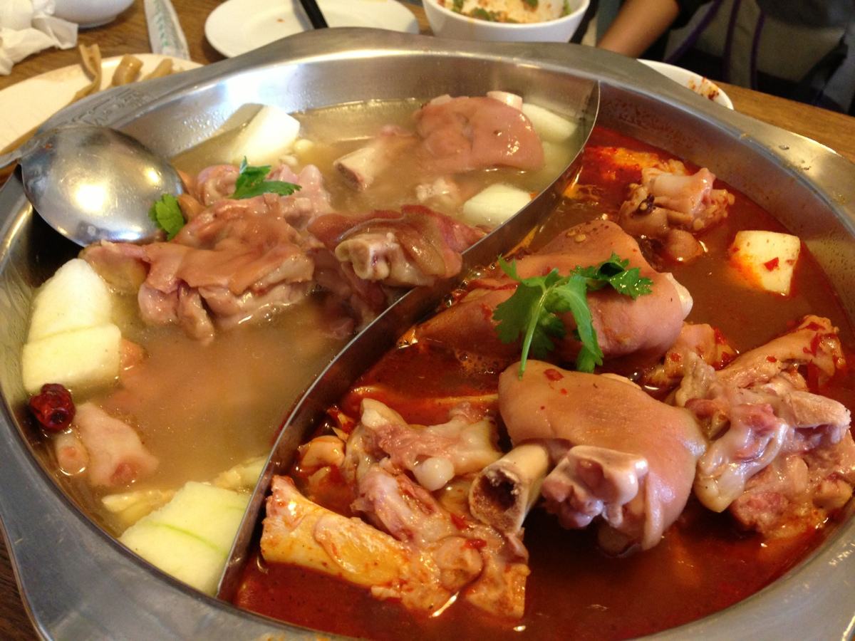 金银腿蹄火锅