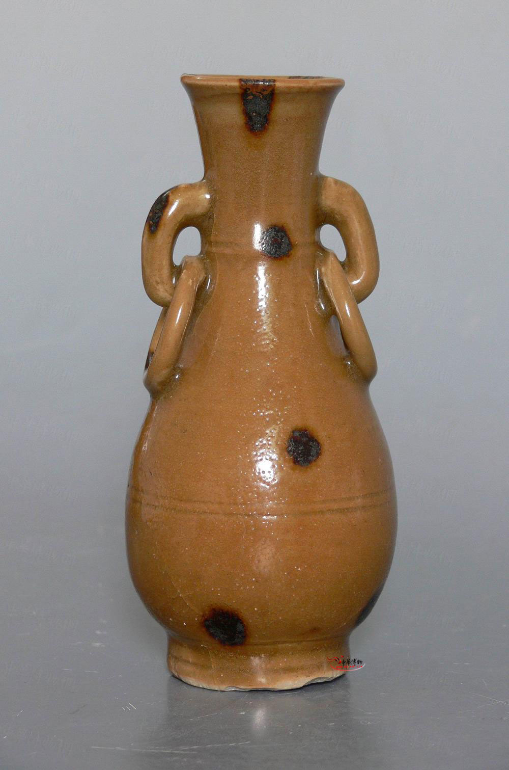  p>元龙泉窑黄釉点彩双环耳瓶是元代文物. /p>