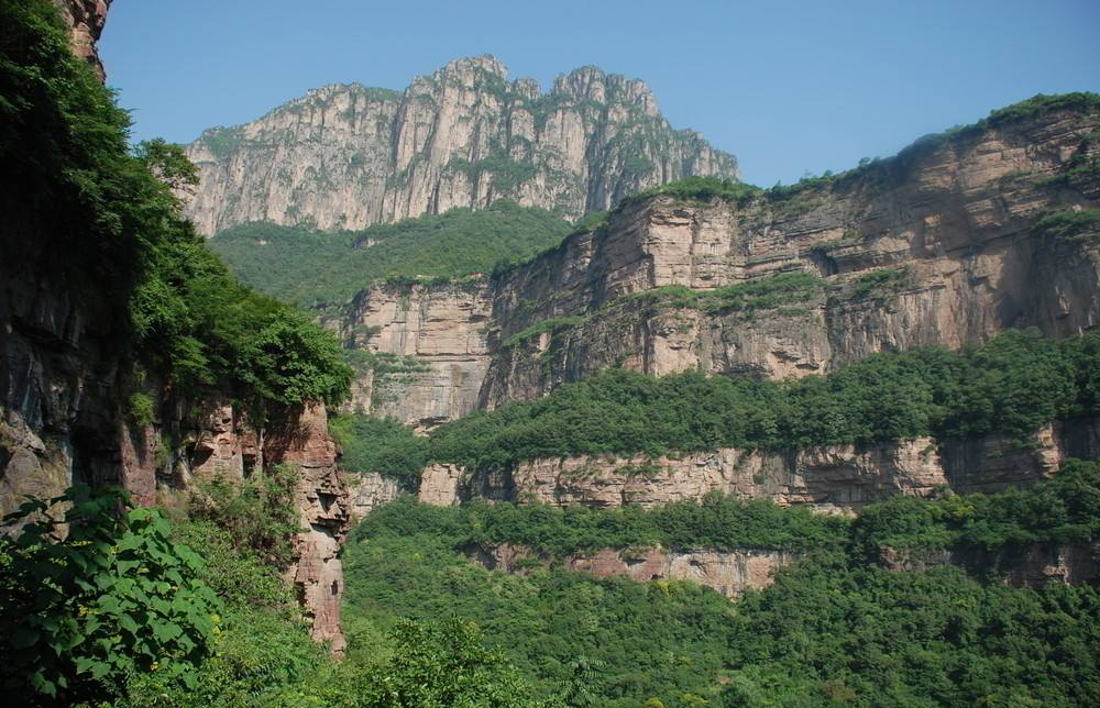 如果断层两侧的岩层只是在水平方向上移动,则被称为水平断层,不形成