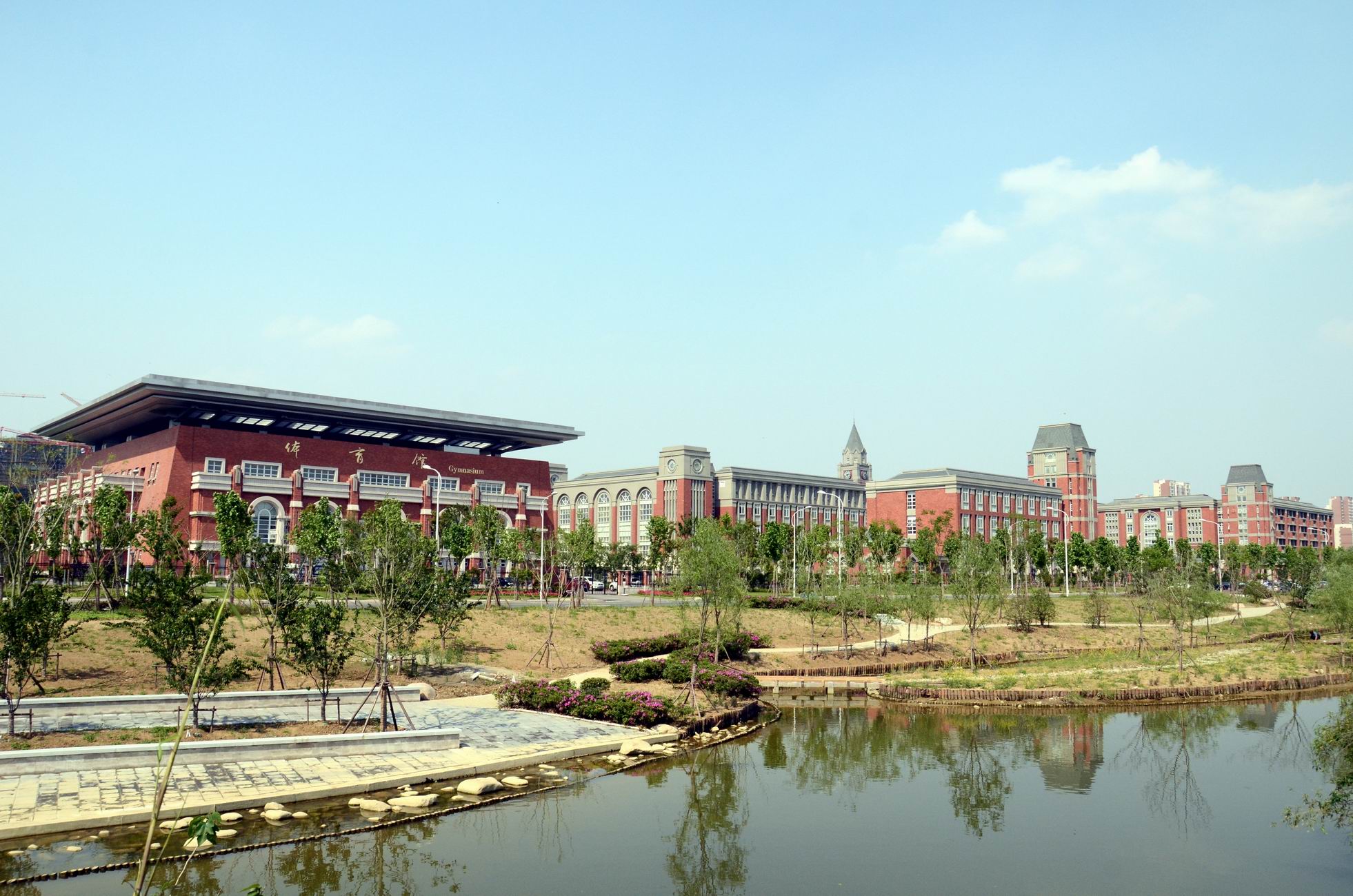  p>江苏省锡东高级中学,是国家级示范性高中,江苏省首批四星级高中.