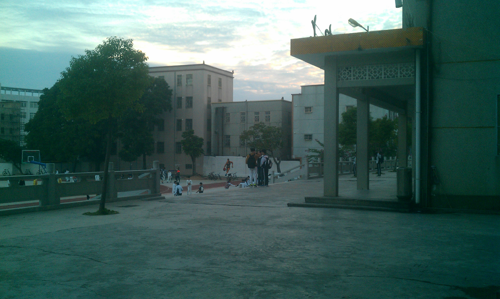  p> a target="_blank" href="/item/惠来县">惠来县 /a>华侨中学创办