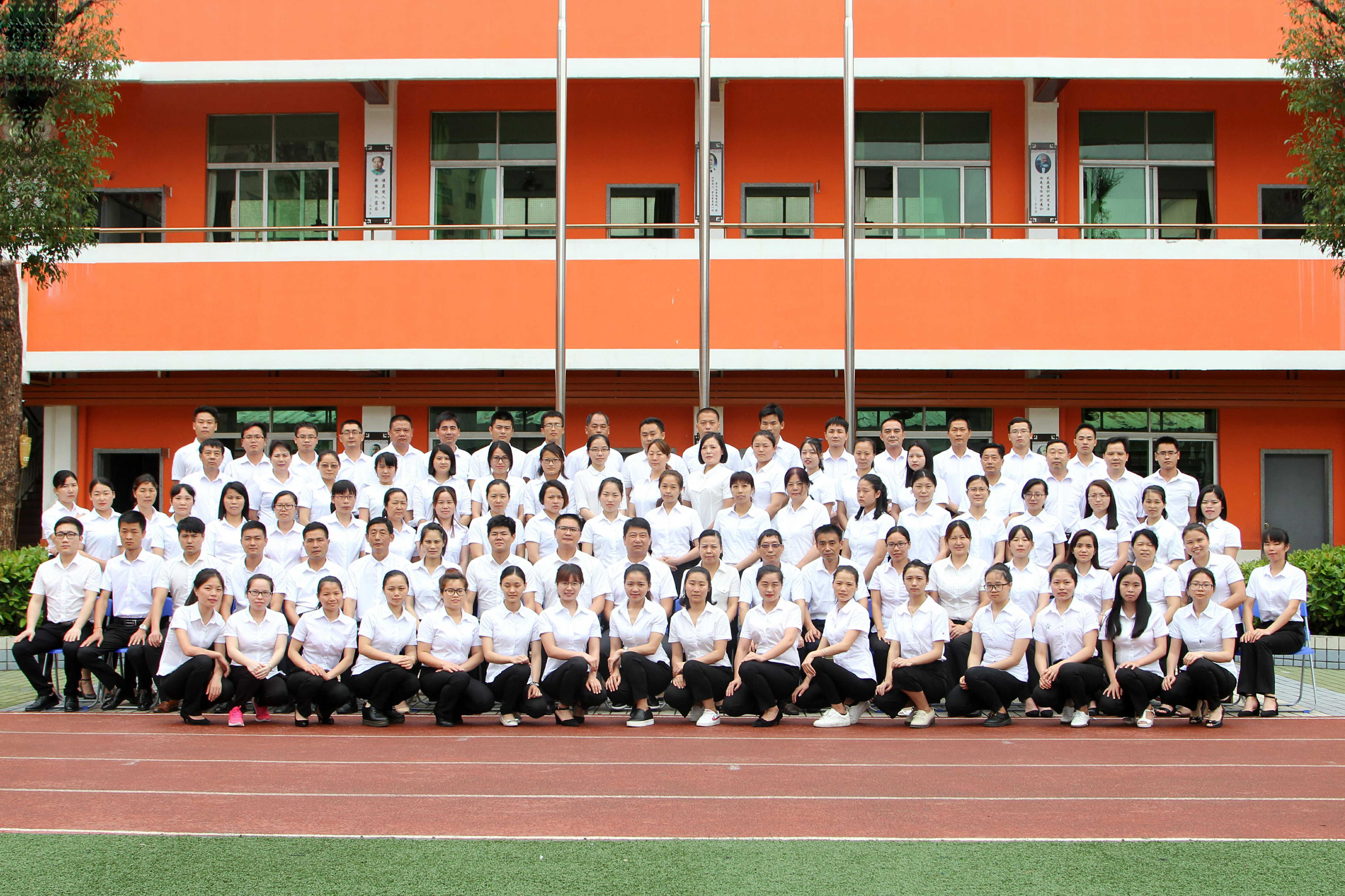  p> 振安学校(原墐头小学)是振安教育集团创办的第一所学校,也是长安