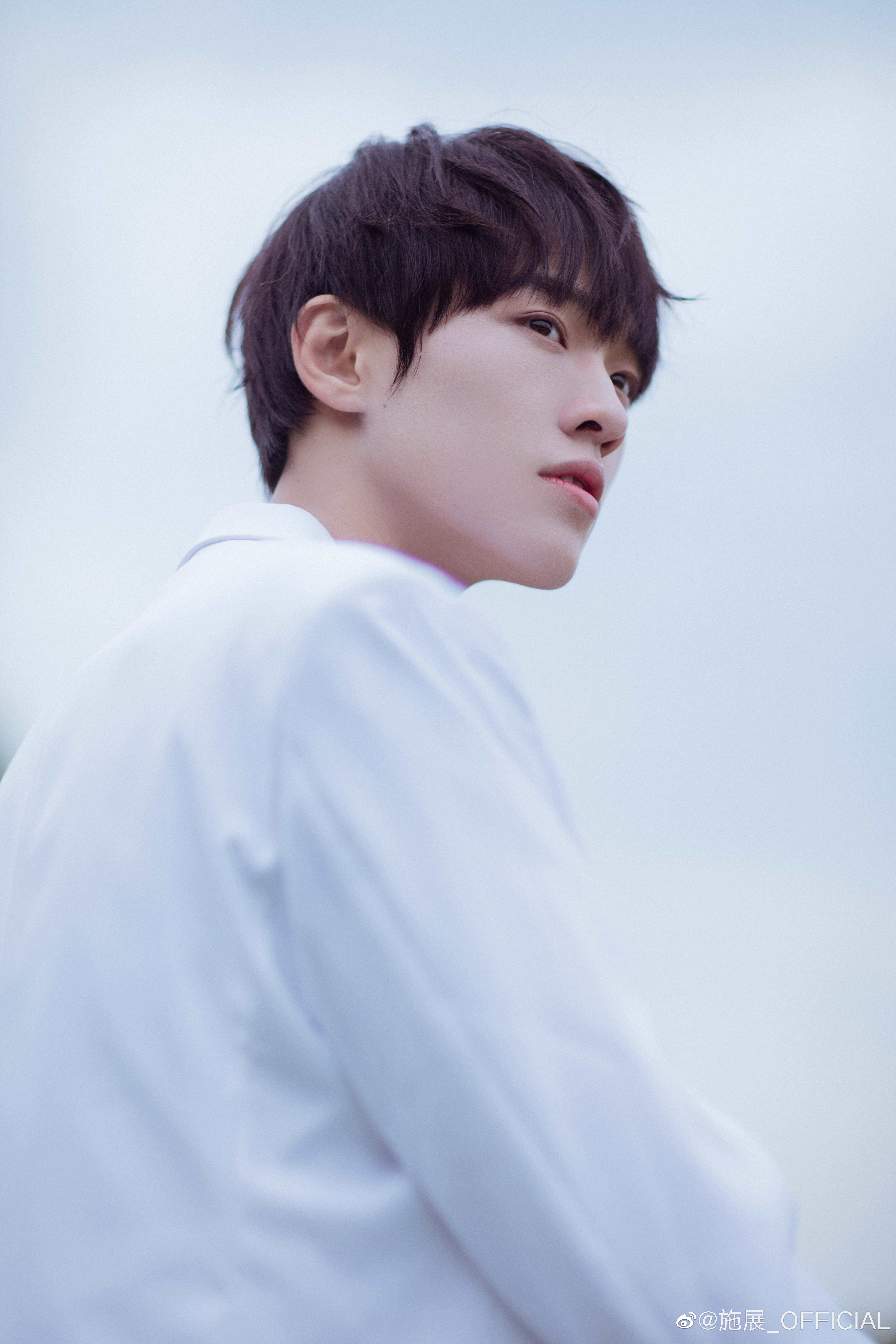  p>施展,1998年5月14日出生于重庆市,中国内地流行乐男歌手,影视演员.