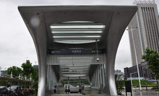  p>园林路站是中国湖北省武汉市境内地铁车站,途经线路为武汉地铁4号