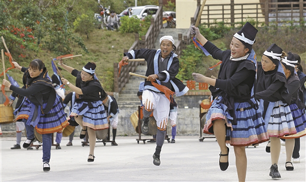 猴棍舞,又名"勤泽格拉",是广西<a target=