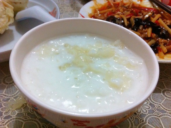  p>牛奶大米饭是一种简便易行且富有营养的精品主食. /p>