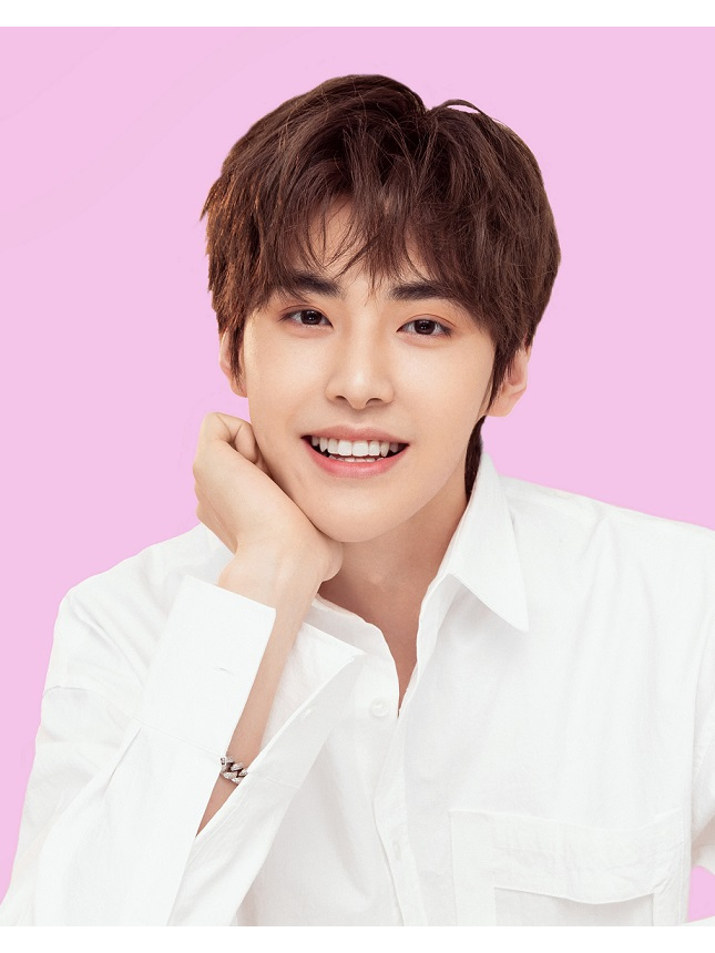  p data-id="gncpg3176m">嘉羿,原名黄嘉新,1998年7月14日出生于江西