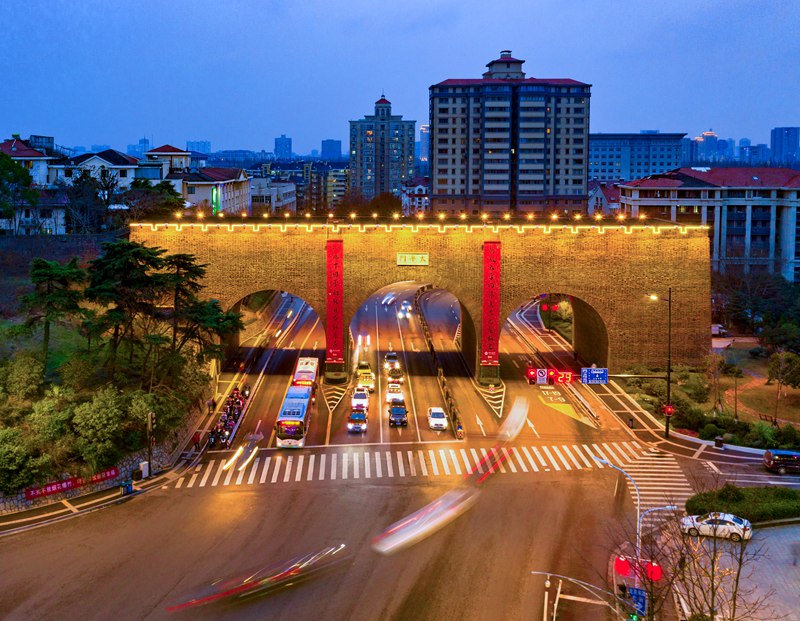  p>玄武湖位于 a target="_blank" href="/item/南京市/2207627" data