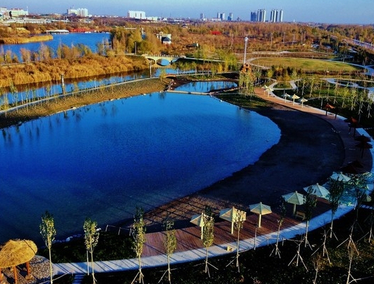  p>伊宁城市海景,位于伊宁市西南郊,伊犁河北岸,距市中心5公里,园区