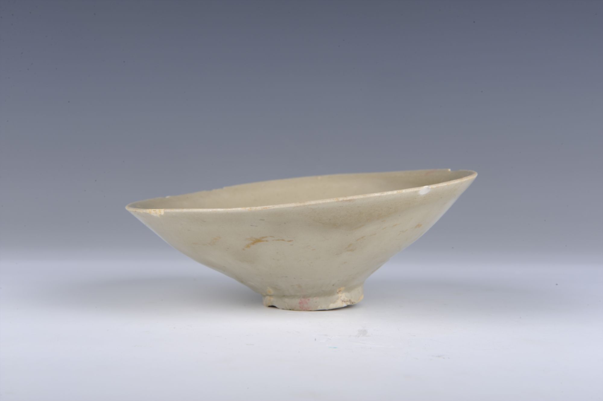 南宋青釉刻划花斗笠瓷碗