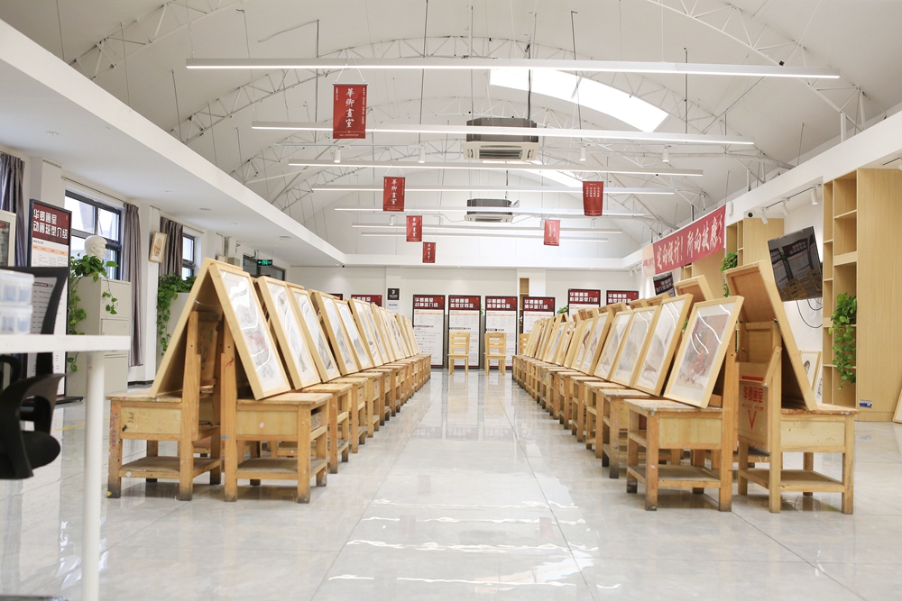  p>华卿画室隶位于北京市通州区宋庄镇佰富苑18号,属于 a target="