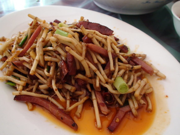 清炒折耳根(鱼腥草)