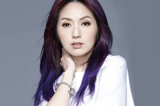  p>杨千嬅,原名杨泽嬅,1974年2月3日出生于中国香港,祖籍广东汕头