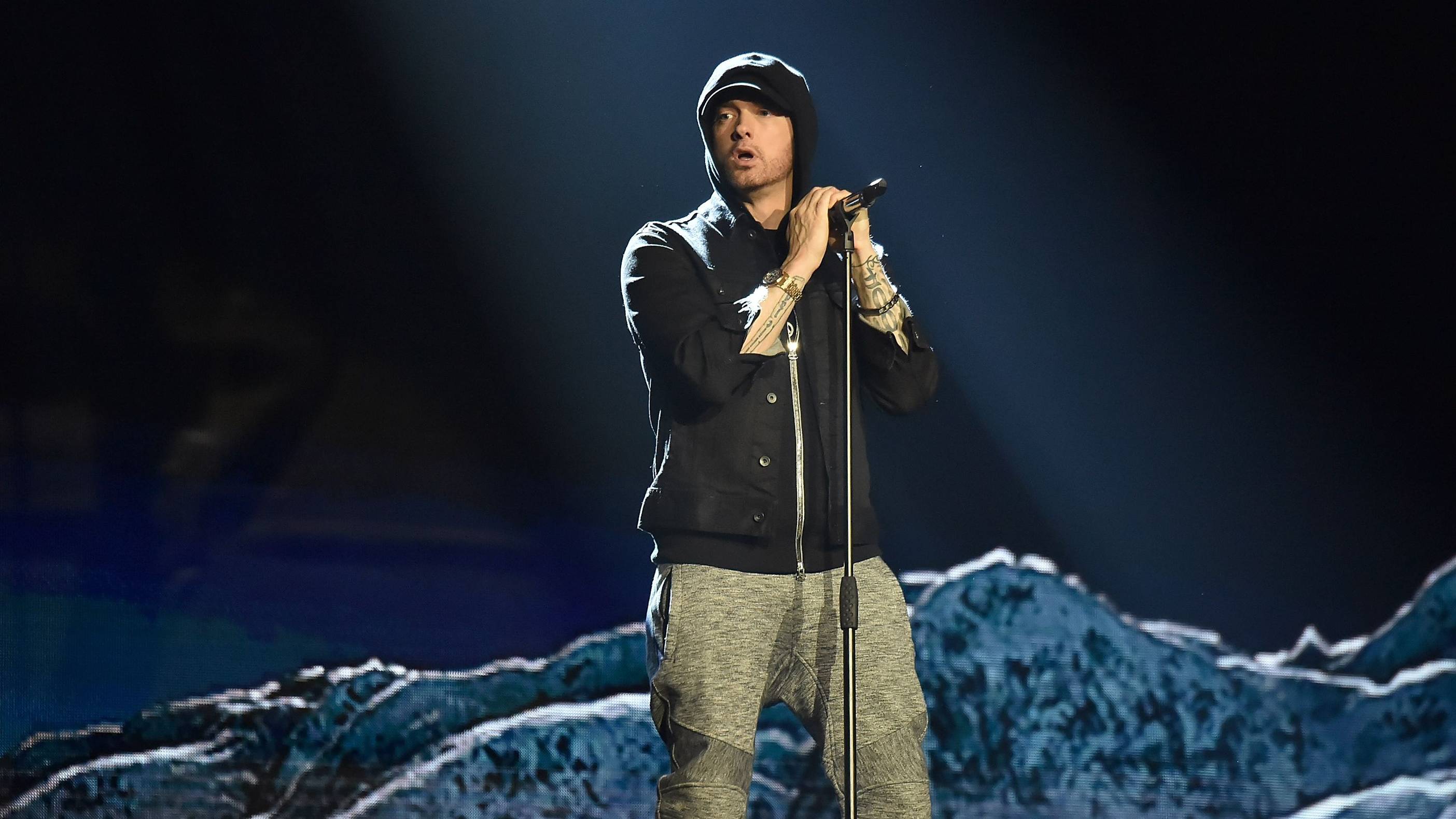  p>《walk on water》是 a target="_blank" href="/item/埃米纳姆