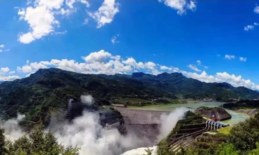 位于湖北省恩施土家族苗族自治洲巴东县,建于此处的水布垭水利枢纽