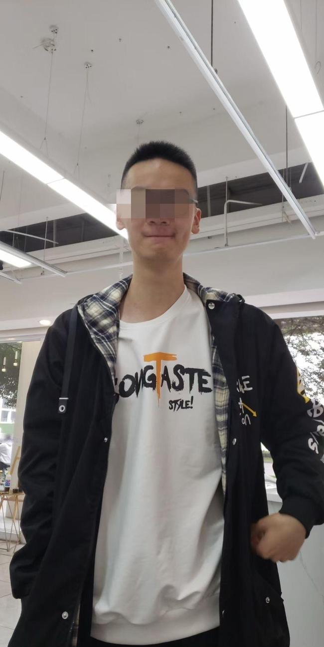 2021年5月9日) /i>,男,生前系成都49中高二学生.