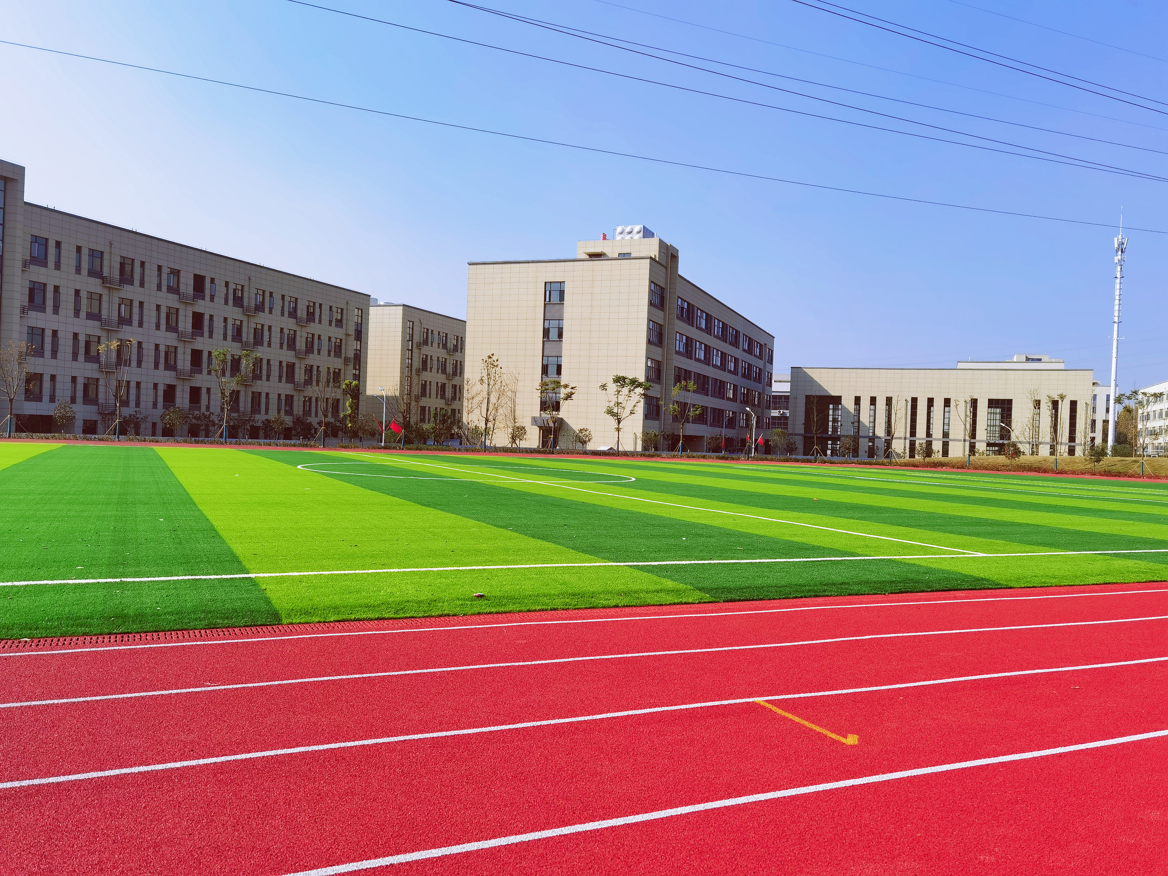 ">宜昌多邦高级中学位于中国湖北省宜昌市,是宜昌城区的一所民办高中