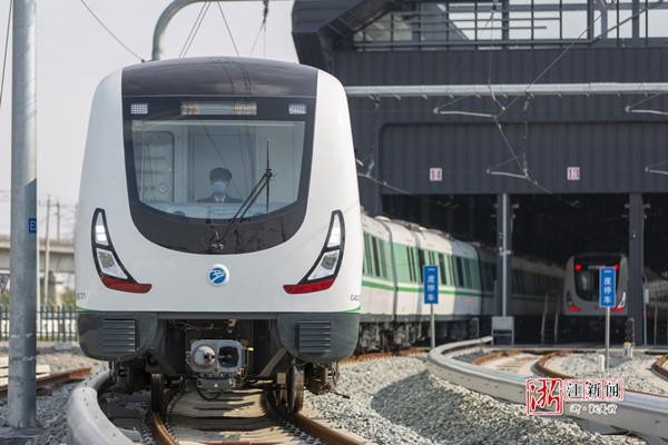  p data-id="gnx4z37rr5">b型地铁列车(b type metro train)是一种