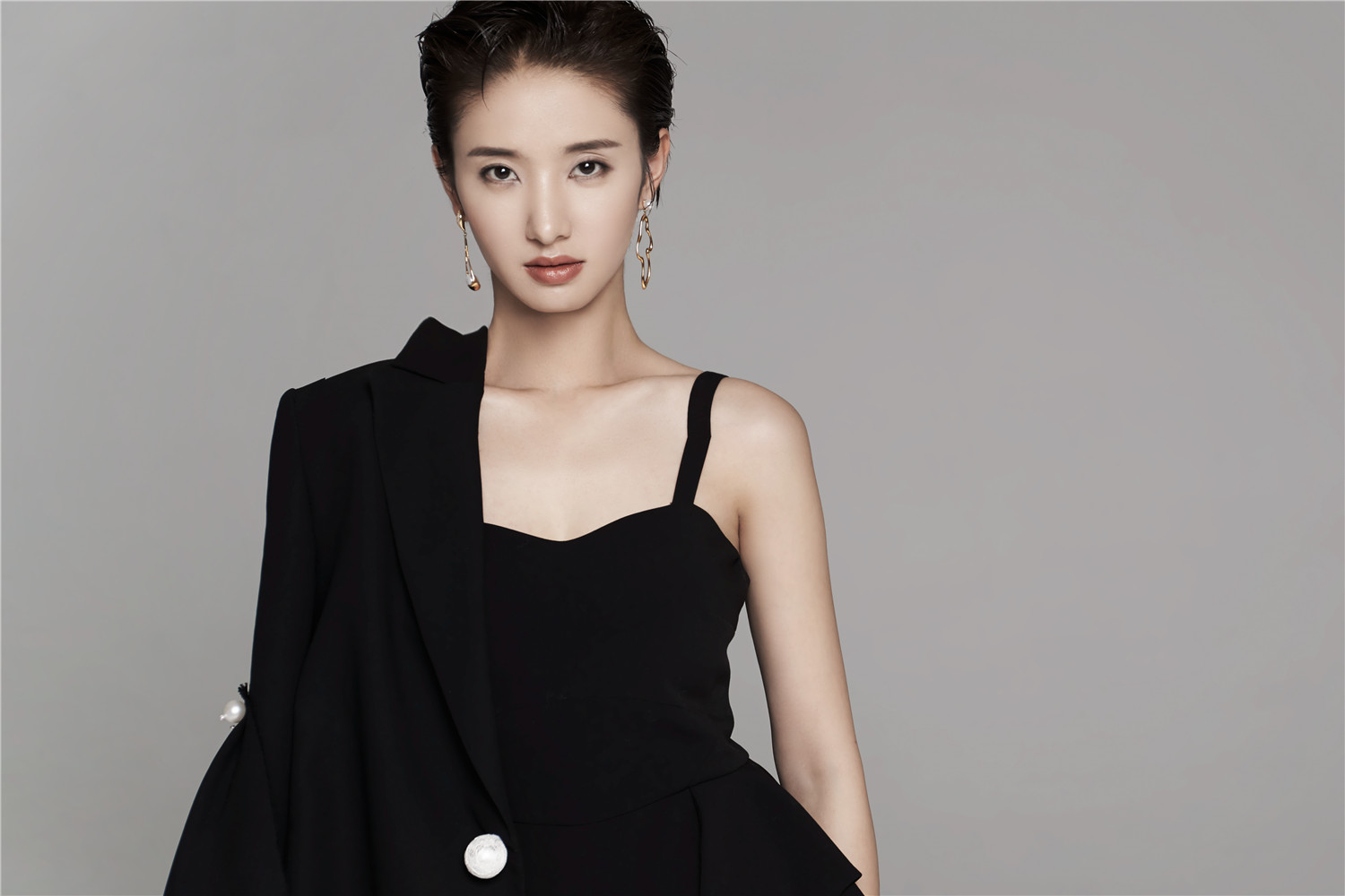  p data-id="gncpdd5g1j">许芳铱,本名许思思