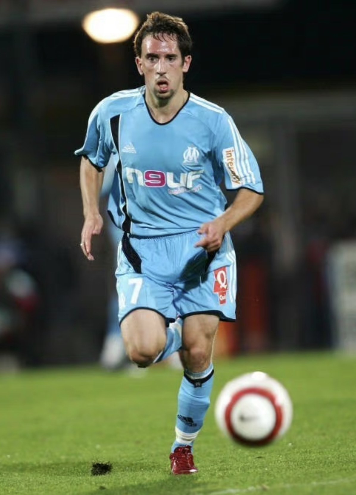 182d">弗兰克·里贝里(franck ribéry),1983年4月7日出生于法国 a