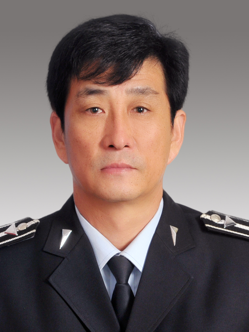 1mlpou2zr">现任辽宁省营口市老边区市场监督管理局党组成员,副局长