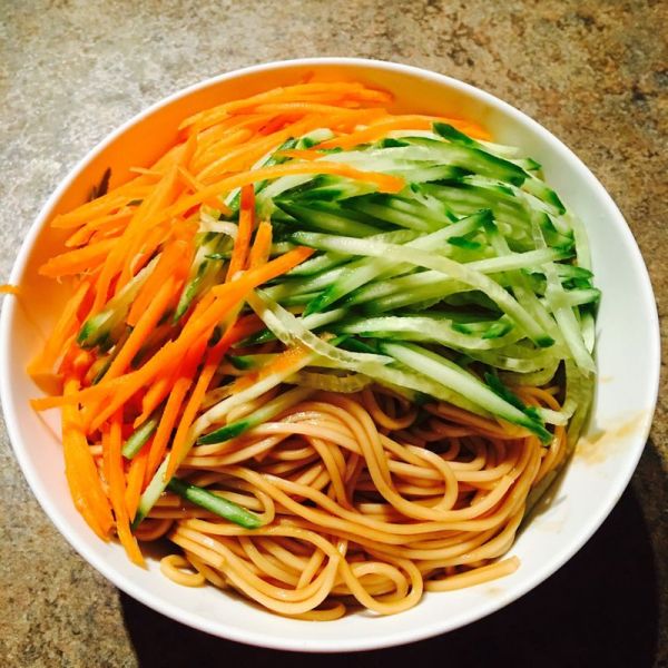 蔬菜拌面
