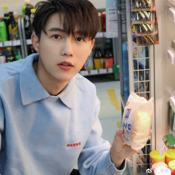 id="2jncye2rwo9">李明源,1996年2月10日出生于新疆,中国内地男演员