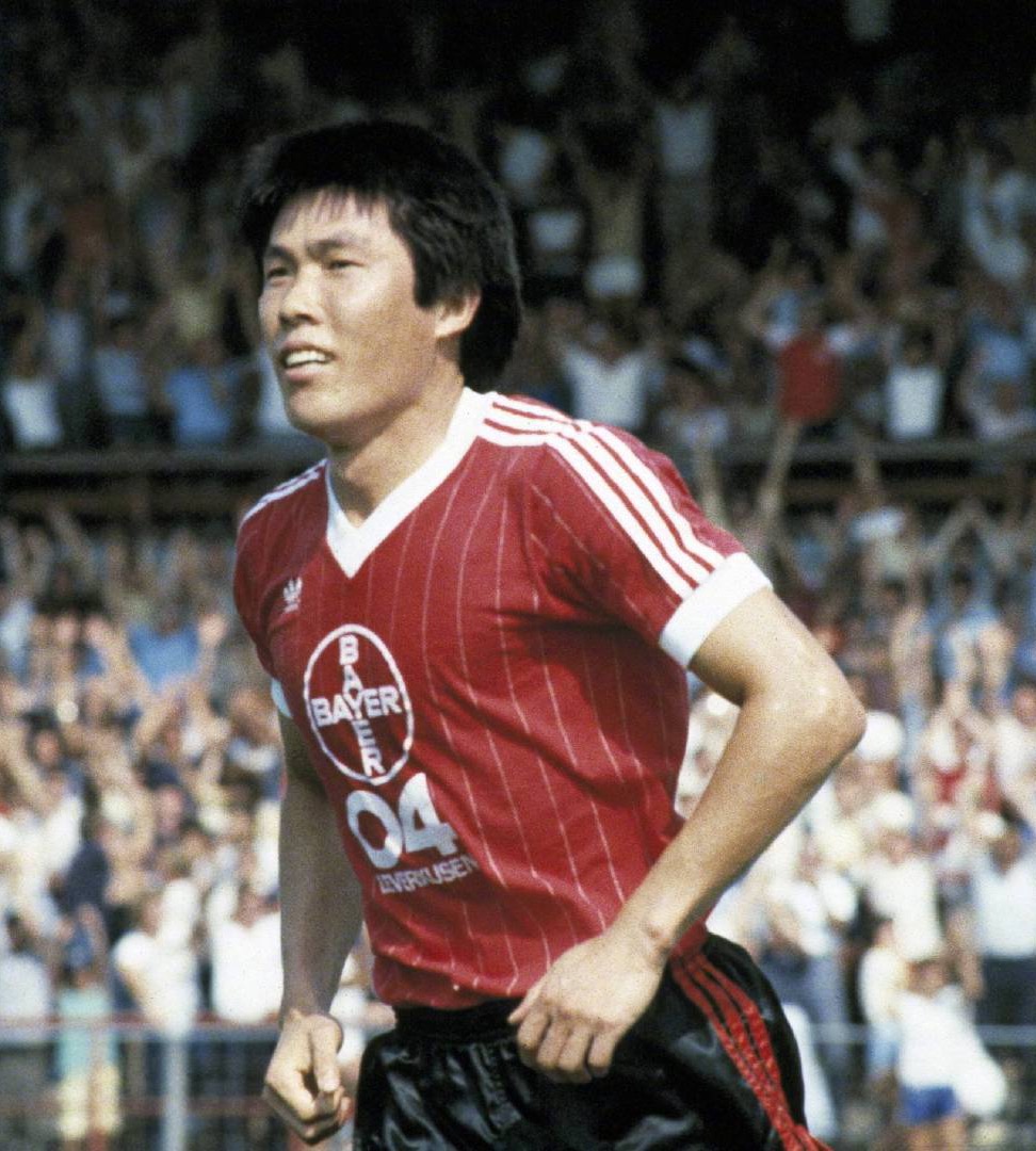  p>车范根,1953年5月22日出生于韩国,韩国职业足球运动员,场上司职