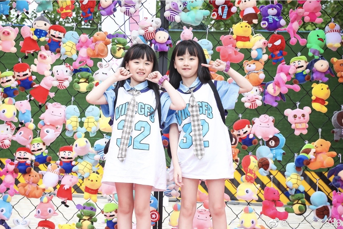 ">一一丫丫,女,真名:薛芷诺和薛芷言(双胞胎),出生于福建省福州市福清