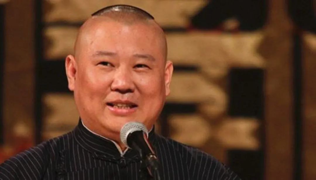 新裤子庞宽网上直播吃喝拉撒，被误认为王思聪，网友想起郭德纲_百科TA说