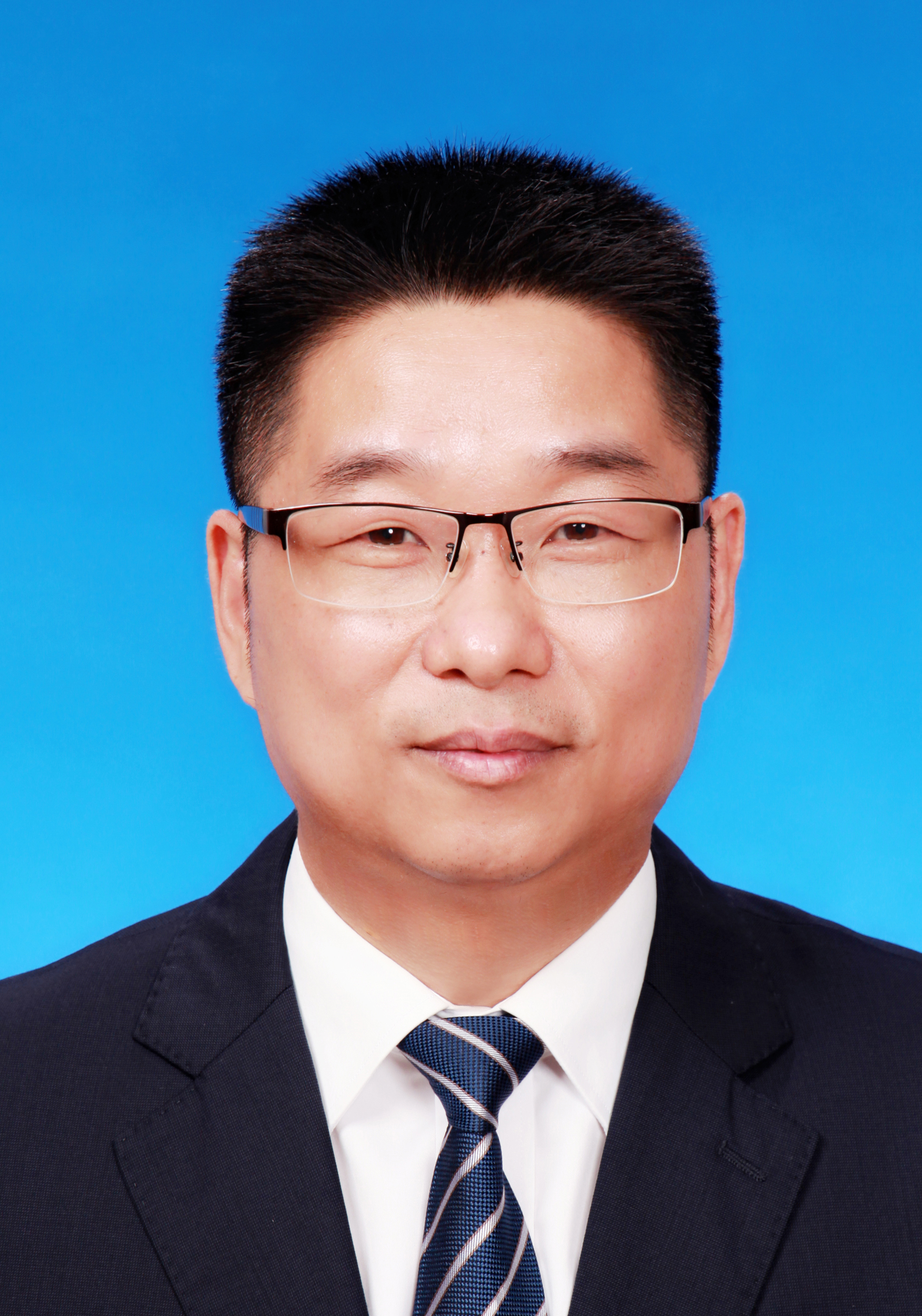 现任中共南平市委常委,秘书长,市直机关工委书记 /p>