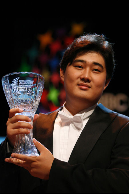 e7e9">沈洋,著名 a target="_blank" href="/item/低男中音/2131606"