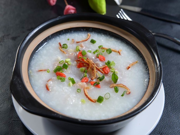 枸杞红枣鸡肉粥